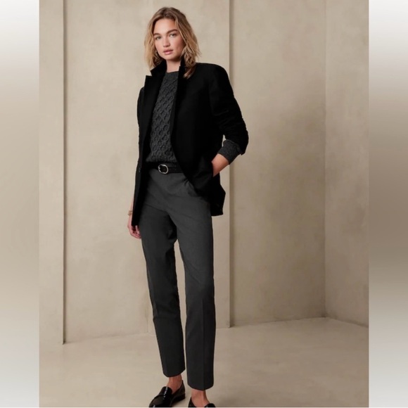 Banana Republic Pants - Women’s Banana Republic Hayden Tapered Pant in Heathered Charcoal- Size 2